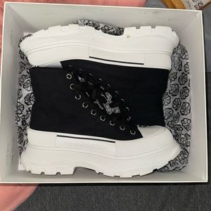 Alexander McQueen Thread Slick Lace Up Boots